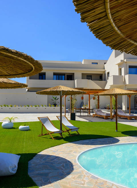 Kalos Luxury Homes outdoor sunbathing area